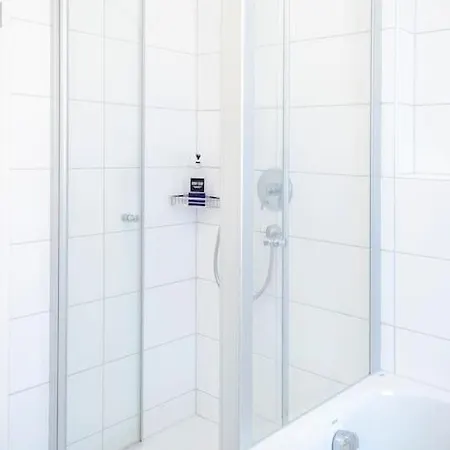 Apartment 4-zimmer-apartment - Messe - Airport - Tiefgarage - 3-schlafzimmer - Kueche *