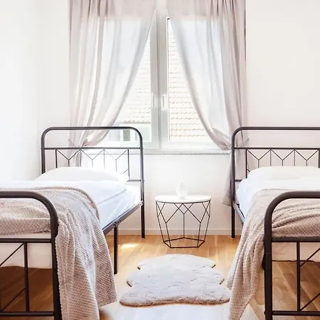 4-zimmer-apartment - Messe - Airport - Tiefgarage - 3-schlafzimmer - Kueche 아파트 *